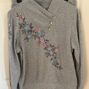 Alfred Dunner Petite Small Gray fuzzy 2 piece pants and sweater